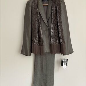Kasper Shimmer Metallic-Gold/Silver Suit - Jacket and pants with velvet scarf